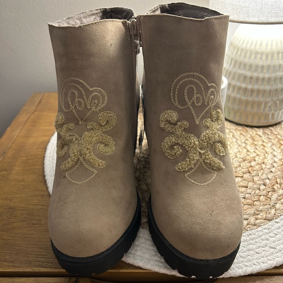 NWT - The Original MukLuks Boots: size 6 - Picture 3 of 5
